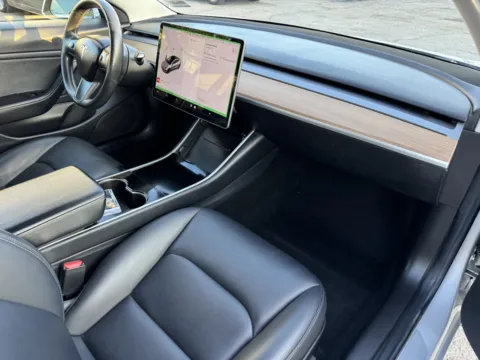 More photos of 2018 Tesla Model 3 Long Range at Premium Autos - El Monte, CA