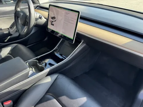 More photos of 2020 Tesla Model 3 Standard Range Plus at Premium Autos - El Monte, CA
