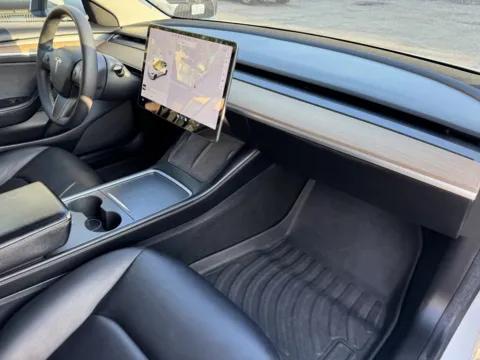 More photos of 2021 Tesla Model 3 Standard Range Plus at Premium Autos - El Monte, CA