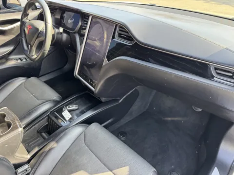 More photos of 2018 Tesla Model S 75D at Premium Autos - El Monte, CA