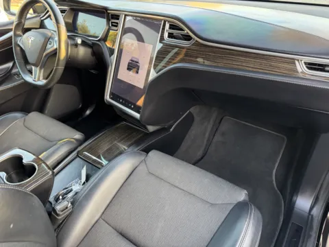 More photos of 2016 Tesla Model X 75D at Premium Autos - El Monte, CA