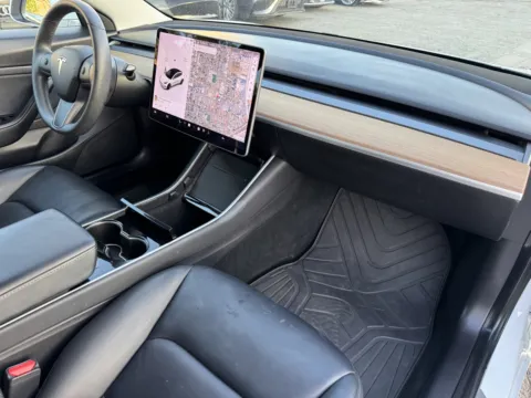 More photos of 2020 Tesla Model 3 Standard Range Plus at Premium Autos - El Monte, CA
