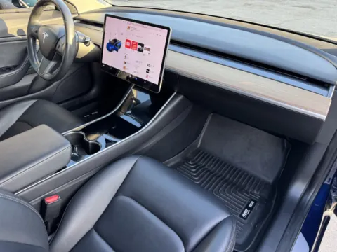 More photos of 2018 Tesla Model 3 Long Range at Premium Autos - El Monte, CA