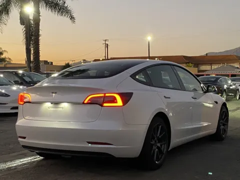 More photos of 2021 Tesla Model 3 Standard Range Plus at Premium Autos - El Monte, CA