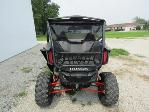 More photos of 2021 HONDA SXS1000 S2X 1000X at Pettijohn Offroad, MO