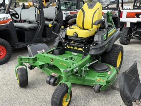 Another view of 2021 JOHN DEERE Z930R 60" Deck for sale in Trenton, MO at Pettijohn Offroad