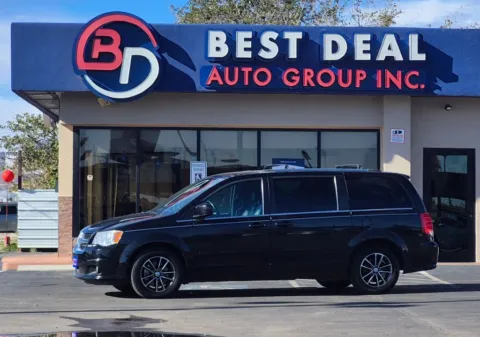 Gray 2017 Dodge Grand Caravan Passenger SXT Minivan 4D for sale in El Paso, TX