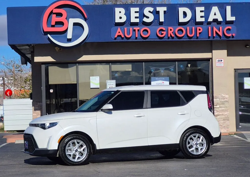 White 2024 Kia Soul LX Wagon 4D for sale in El Paso, TX