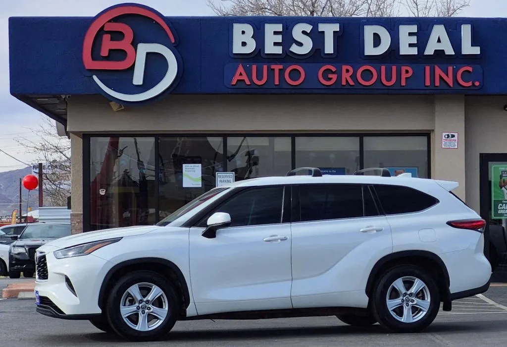 White 2021 Toyota Highlander L Sport Utility 4D for sale in El Paso, TX