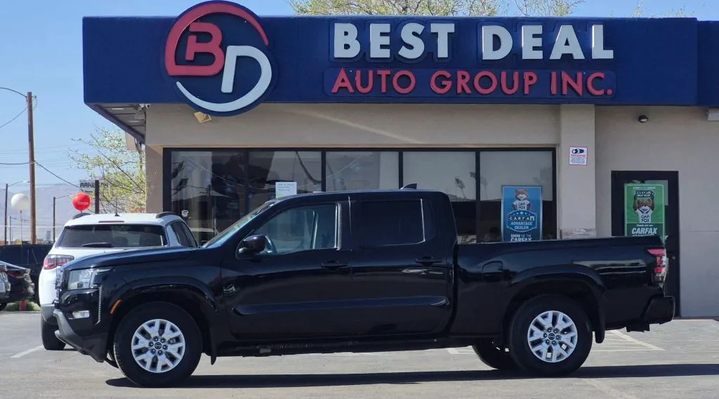 Black 2022 Nissan Frontier Crew Cab SV Pickup 4D 6 ft for sale in El Paso, TX