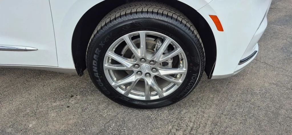 Buick Enclave photo 19