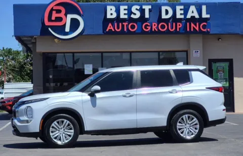 White 2024 Mitsubishi Outlander ES Sport Utility 4D for sale in El Paso, TX
