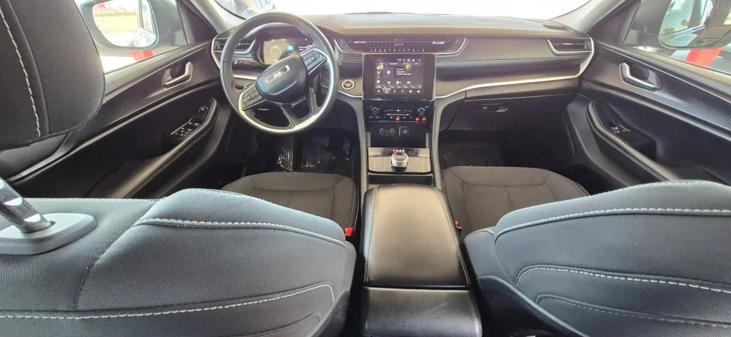 Jeep Grand Cherokee photo 15