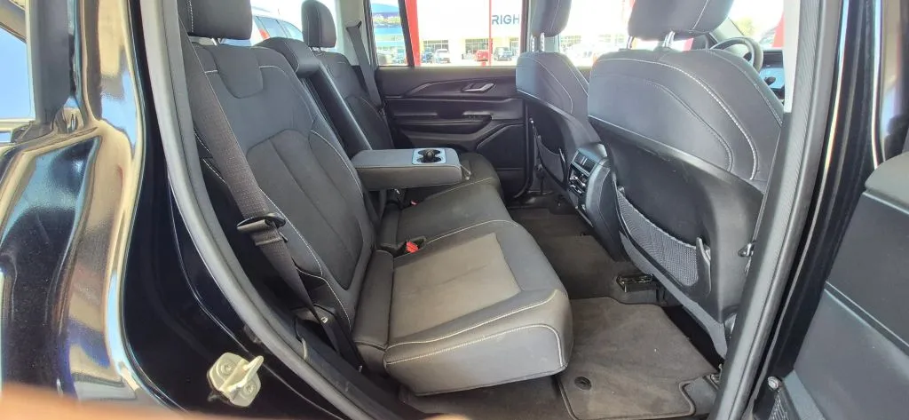 Jeep Grand Cherokee photo 13