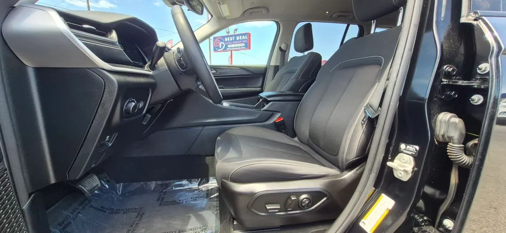 Jeep Grand Cherokee photo 11