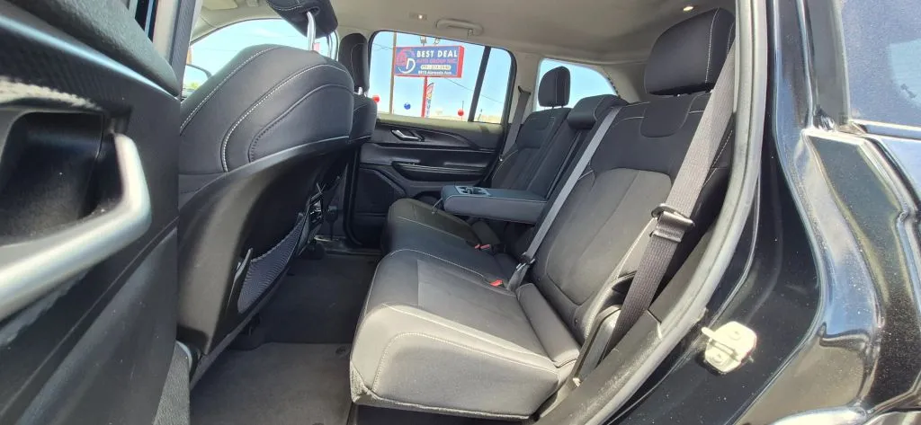Jeep Grand Cherokee photo 12