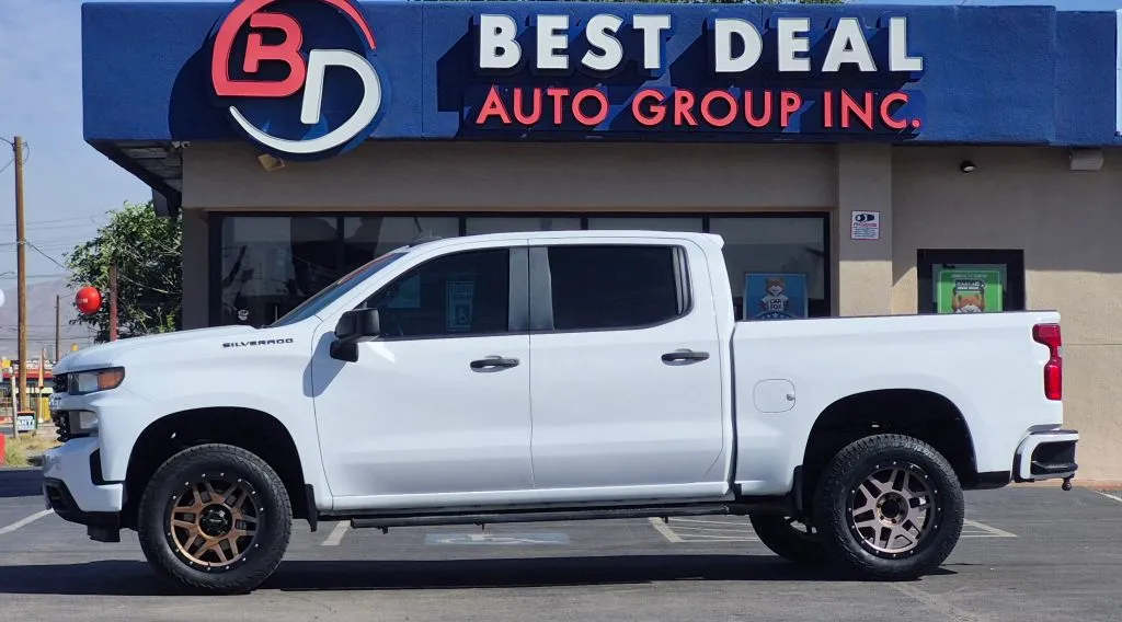 2022 Chevrolet Silverado 1500 Limited Crew Cab Custom Pickup 4D 5 3/4 ft for sale in El Paso, TX
