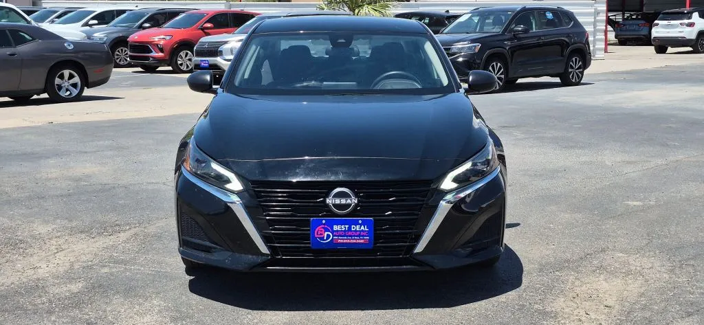 2025 Nissan Altima SV - Photo 9