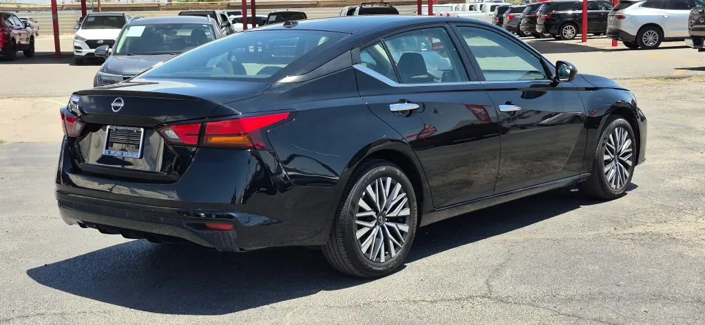 2025 Nissan Altima SV - Photo 6