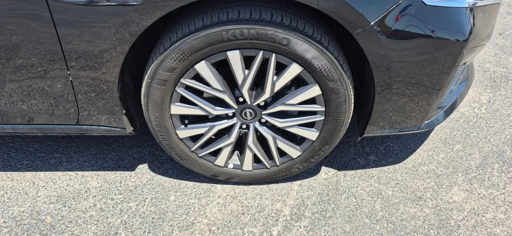 2025 Nissan Altima SV - Photo 18