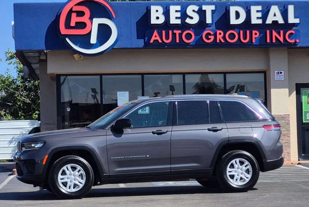 2024 Jeep Grand Cherokee Laredo's photo