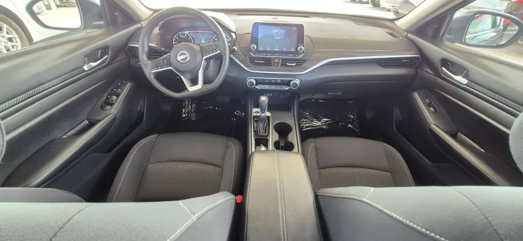 2025 Nissan Altima SV - Photo 15