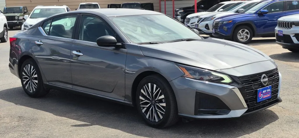 2025 Nissan Altima SV - Photo 8