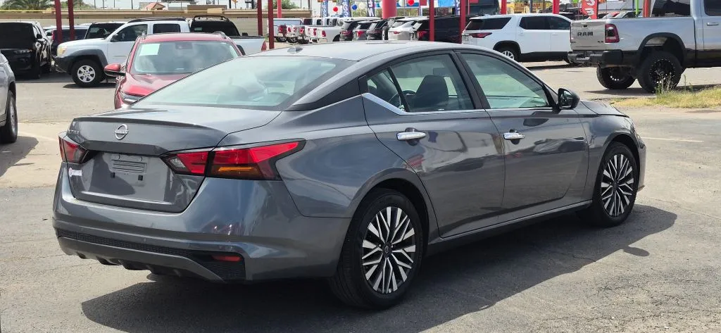 2025 Nissan Altima SV - Photo 6