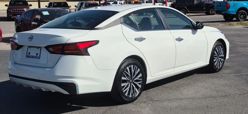 2025 Nissan Altima SV - Photo 6