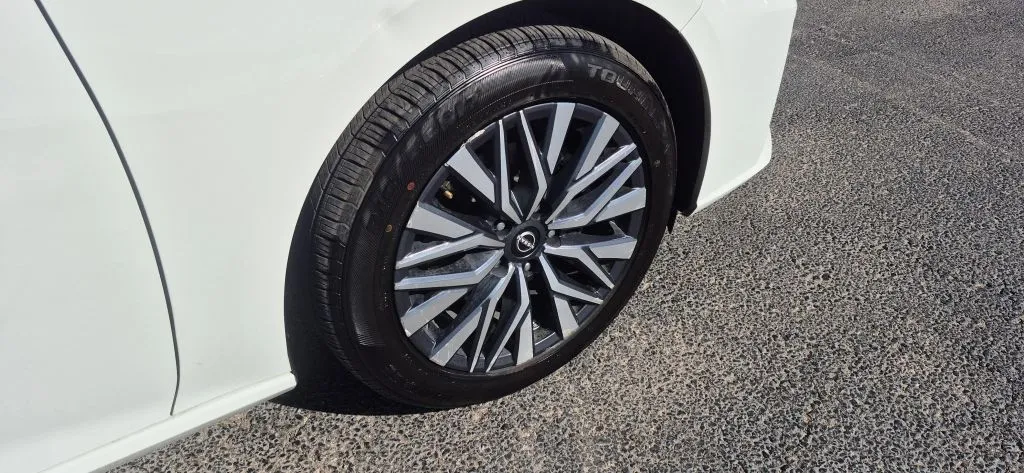 2025 Nissan Altima SV - Photo 17