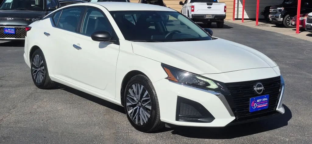2025 Nissan Altima SV - Photo 8