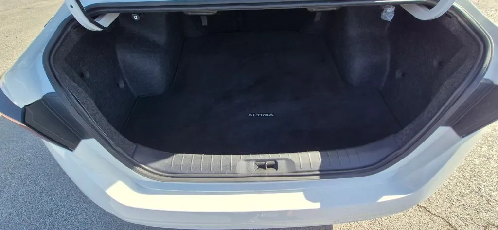 2025 Nissan Altima SV - Photo 15