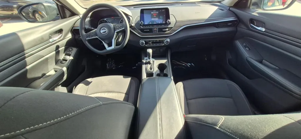 2025 Nissan Altima SV - Photo 14