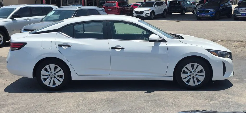 Nissan Sentra photo 7