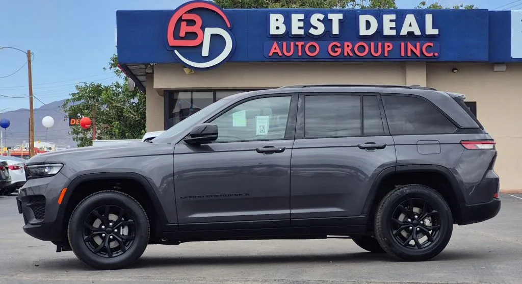 Gray 2024 Jeep Grand Cherokee Altitude Sport Utility 4D for sale in El Paso, TX