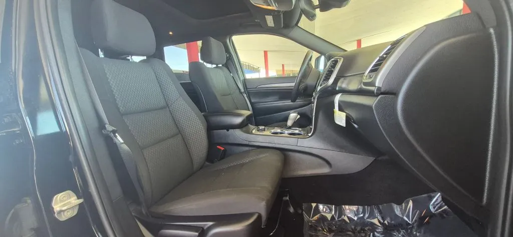 Jeep Grand Cherokee photo 15