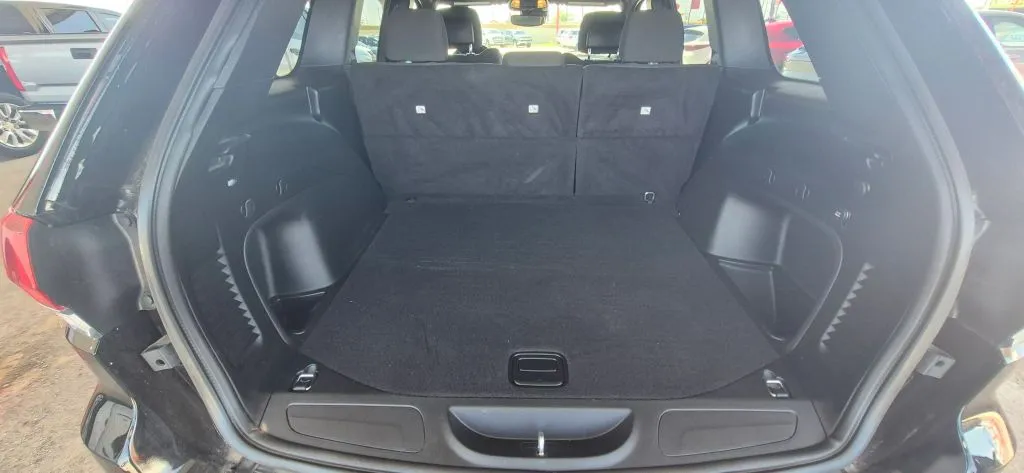 Jeep Grand Cherokee photo 17