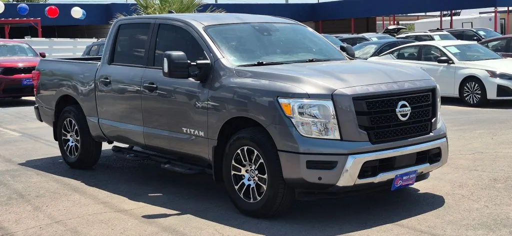 Nissan Titan photo 8