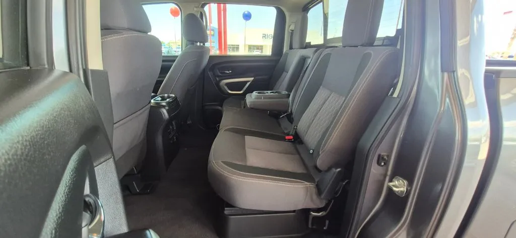 Nissan Titan photo 12