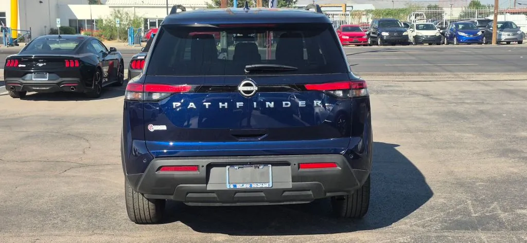 Nissan Pathfinder photo 5