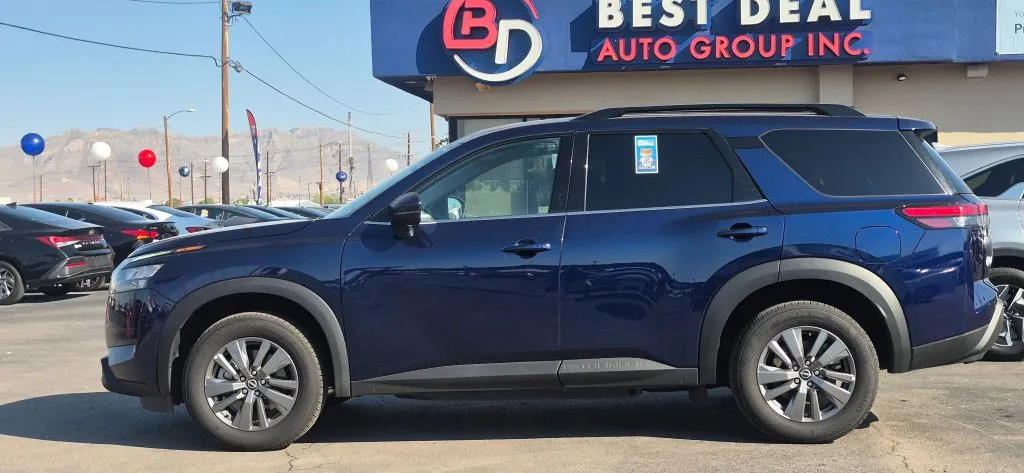 Nissan Pathfinder photo 3