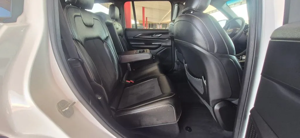 Jeep Grand Cherokee photo 13