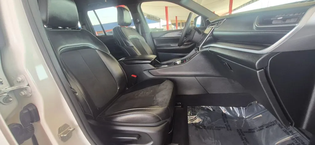 Jeep Grand Cherokee photo 14