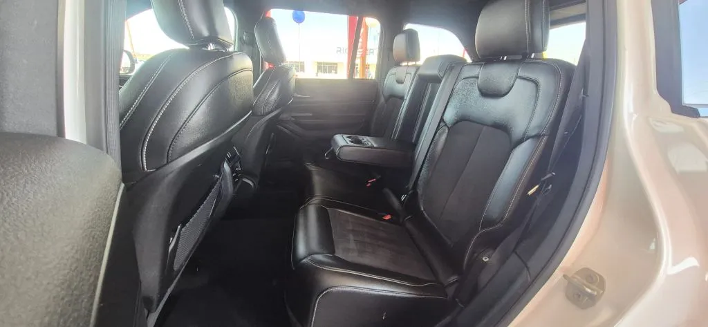 Jeep Grand Cherokee photo 12