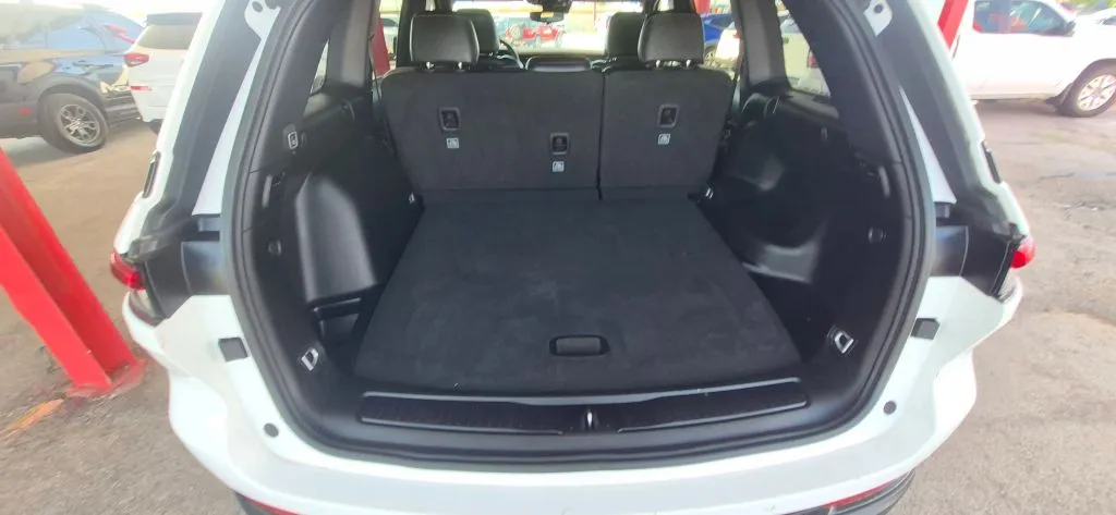 Jeep Grand Cherokee photo 16