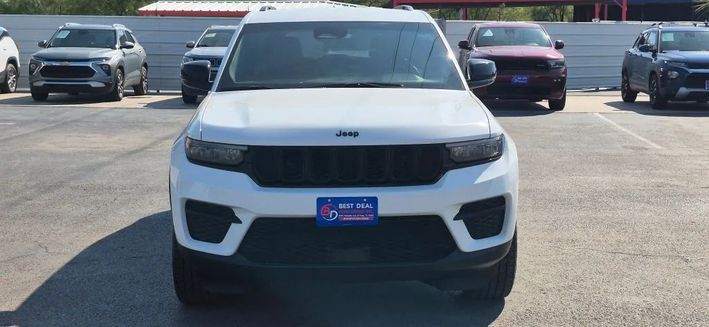 Jeep Grand Cherokee photo 9