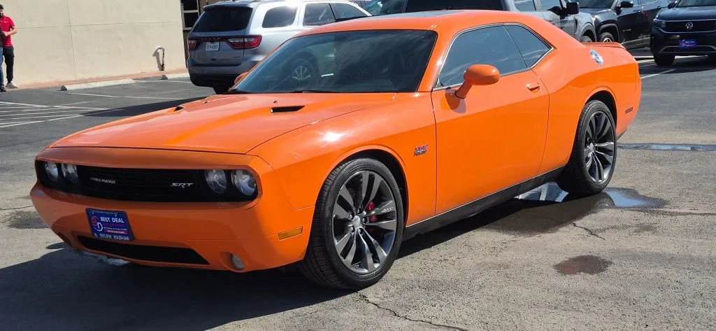 Dodge Challenger photo 2