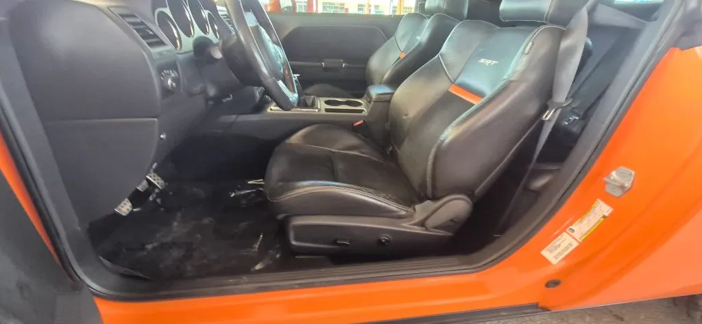 Dodge Challenger photo 11