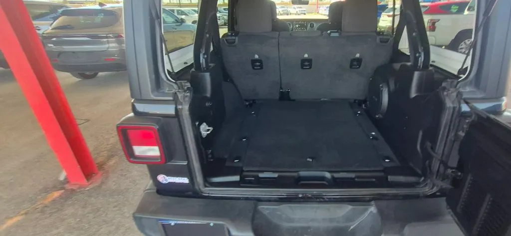 Jeep Wrangler photo 17