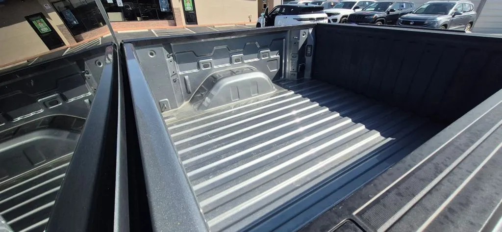 Chevrolet Silverado photo 18